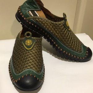 NWOT Clohoo mens slip on mesh/rubber shoes size 41 olive green/black